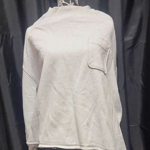 Cozy off White Pullover with Pocket